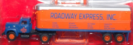 Roadway IH R-190 Tractor / 32`Aerovan Trailer Set
