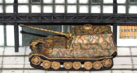 Panzer Elefant w/Zimmerit + Diorama Fabrik - Ready for the Front 1943