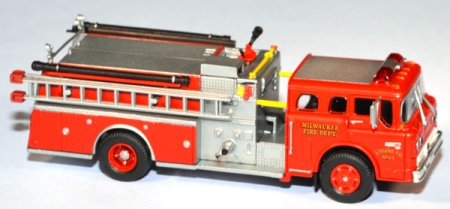 Ford C Fire Truck Milwaukee Feuerwehr rot