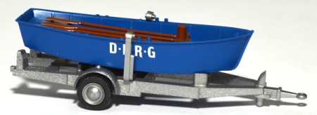 Ruderboot auf Anhänger Wasserrettung DLRG enzianblau
