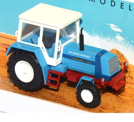 IFA Fortschritt Traktor ZT 320-A LPG Roter Oktober lichtblau