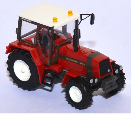 Traktor Fortschritt ZT323-A +Winterblech rot 50408