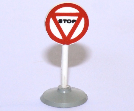 Verkehrszeichen für den Stop flacher Sockel