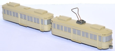 Straßenbahn-Triebwagen + Anhänger hellgelbgrau unverglast