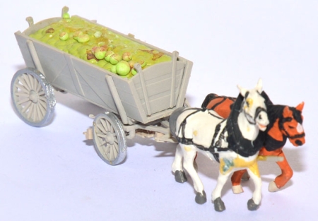 Pferdegespann Kastenwagen mit Ladung grau