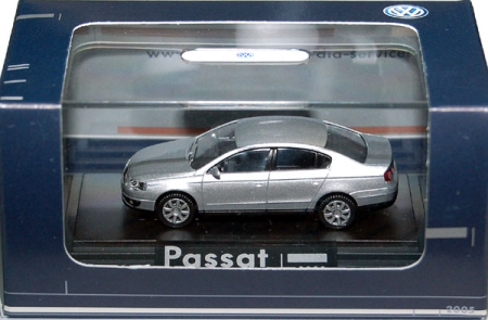 VW Passat 6 Limousine 2005 silber Pressemodell