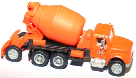 International 4000 Betontransporter orange