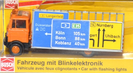 Mercedes-Benz Pritschen-LKW kommunal mit Blinkelektronik