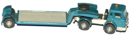 International Harvester Tiefladesattelzug azurblau