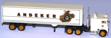 Freightliner 86`Cabover Koffersattelzug Andeker Beer weiß