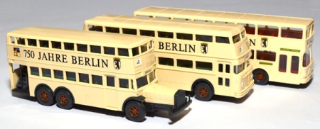 Doppeldeckerbusse 750 Jahre Berlin creme