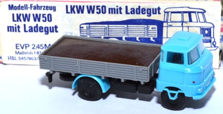 IFA W50 LKW Pritsche mit Ladegut blau