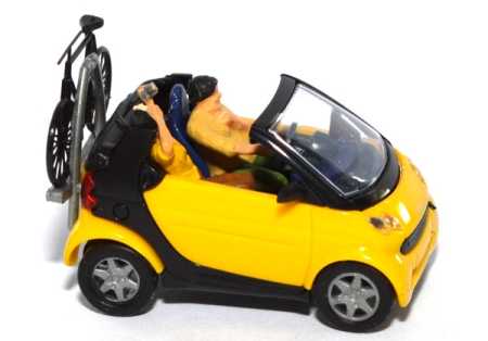 Smart Cabrio mit Fahrradträger + Rad gelb