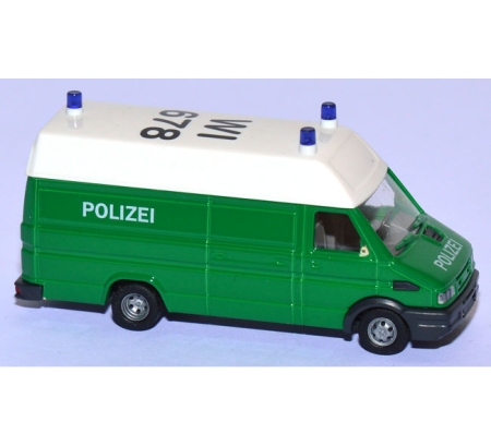 Iveco Daily Kasten Hochdach Polizei grün