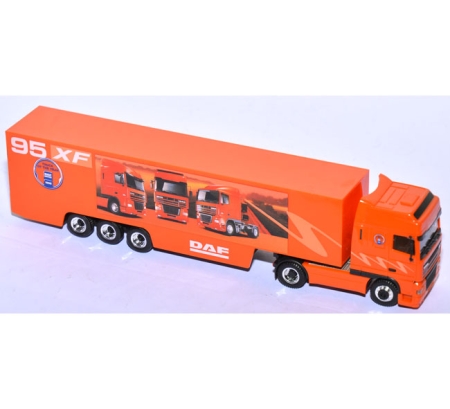 DAF 95 XF Super Space Cup Koffersattelzug orange