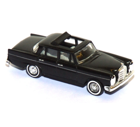 Mercedes-Benz 220 SE schwarz 40417