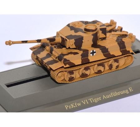 Panzer PzKfw VI Tiger Ausführung E tarnfarben