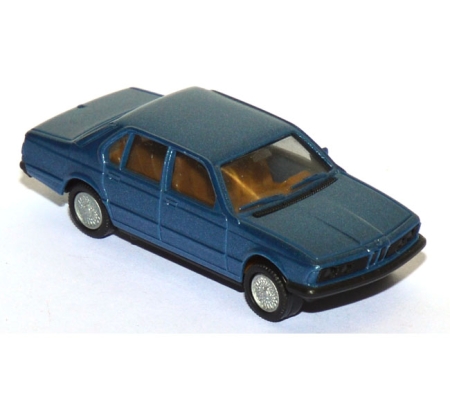 BMW 735i blau