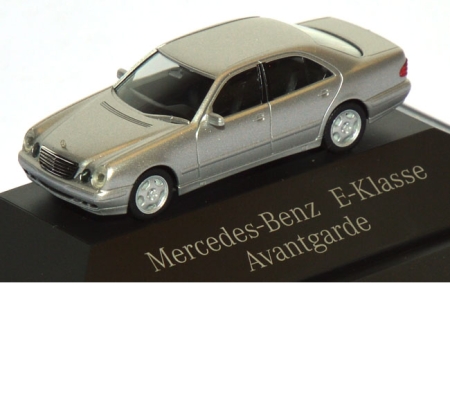 Mercedes-Benz E-Klasse Avantgarde Facelift (W210) silbermetallic