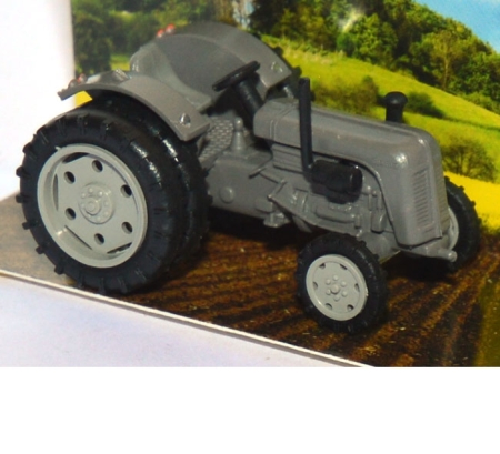 Traktor Famulus mit Zwillingsreifen grau