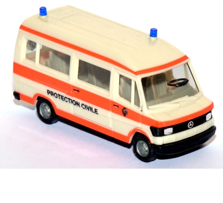 Mercedes-Benz 207 D Bus RTW Protection Civile Luxemburg