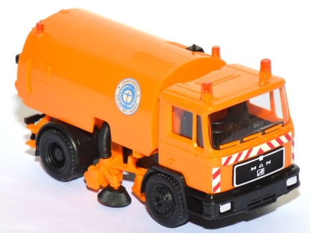 MAN M 90 Straßenkehrmaschine orange