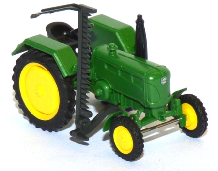 John Deere 2016 mit Mähwerk