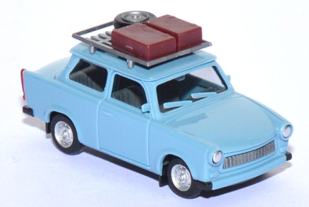Trabant 601 S Limousine mit Dachgepäckträger on Tour blau