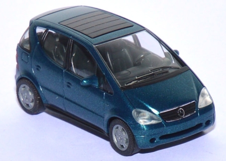 Mercedes-​Benz A-​Klasse mit Faltdach lagunengrünmetallic