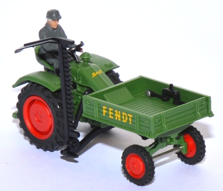 Fendt F 230 GT Geräteträger mit Mähwerk und Fahrer