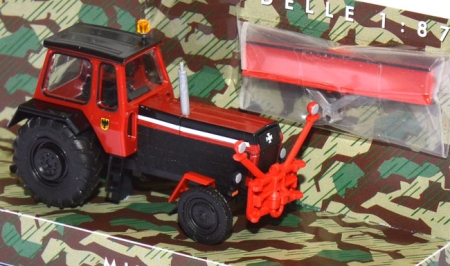 Traktor Fortschritt ZT 300 mit Schneeräumschild Bundeswehr rot 42835