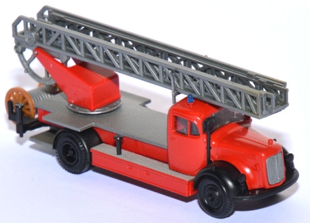 Mercedes-​Benz L 311 Drehleiter DL 25 Feuerwehr rot