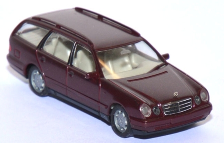 Mercedes-​Benz E 320 T violett