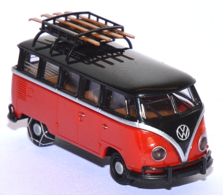 VW T1 Bus Mindersamba mit Dachgepäckträger und Skiern