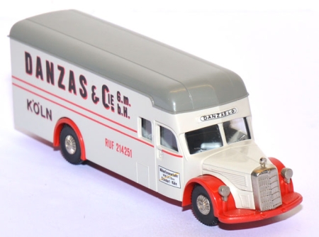 Mercedes-​Benz Koffer-​Lkw Danzas & Cie GmbH Köln grauweiß