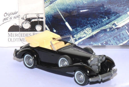 Mercedes-​Benz 540 K Cabriolet offen - Mercedes-​Benz Oldtimer-​Center schwarz