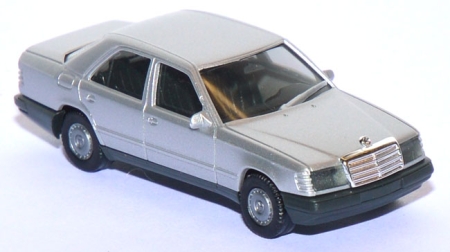 Mercedes-​Benz 300 E silber