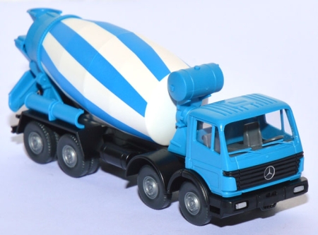 Mercedes-​Benz SK 3535 Betontransporter lichtblau