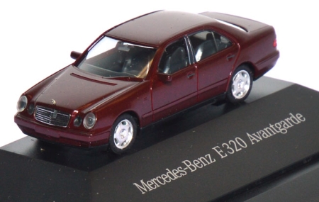 Mercedes-​Benz E 320 Avantgarde rubinrotmetallic