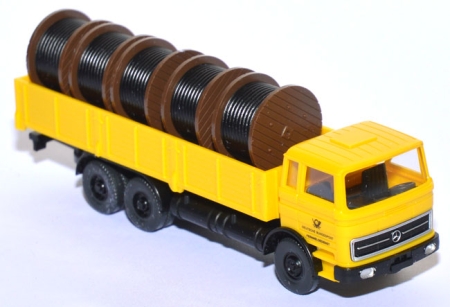 Mercedes-​Benz LP 2223 Pritschen-​LKW mit Kabeltrommeln DBP Fernmeldedienst