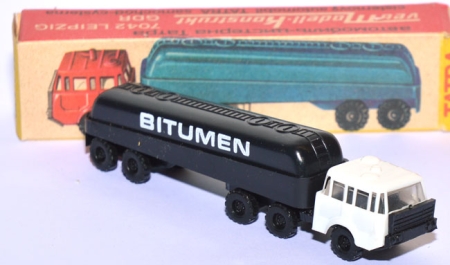 Tatra Tankwagen Bitumen weiß