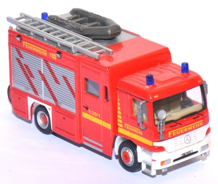 Mercedes-​Benz Actros Rüstwagen Feuerwehr rot