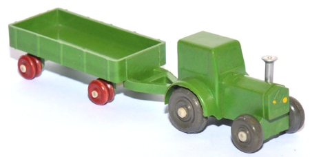 Traktor IFA Pionier RS 01/40 mit Anhänger maigrün