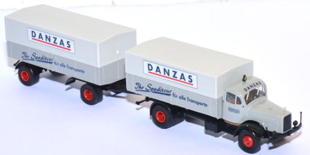 Mercedes-​Benz L 5000 Pritschenlastzug Danzas hellgrau