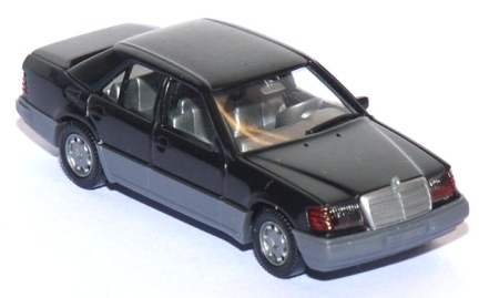 Mercedes-​Benz 320 E schwarz