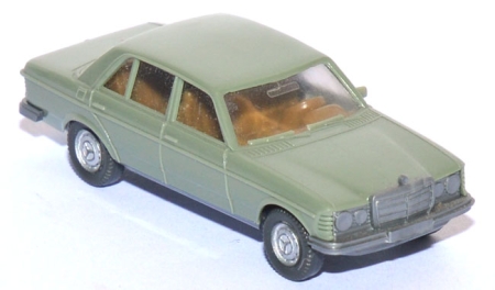 Mercedes-​​​Benz 240 D resedagrün