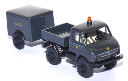 Mercedes-​Benz Unimog U 411 DB mit Anhänger grau