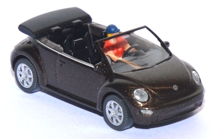 VW New Beetle Cabriolet mit Fahrerin dunkelbraunmetallic