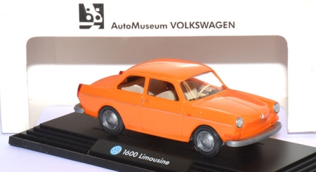 VW 1600 Limousine orange