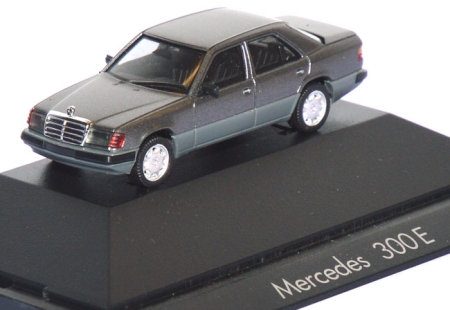 Mercedes-​Benz 300 E rauchsilbermetallic